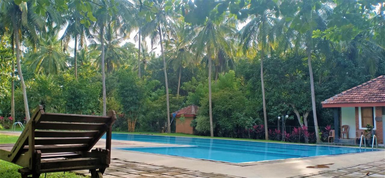 Soba Lanka Holiday Resort Melsiripura Bagian luar foto